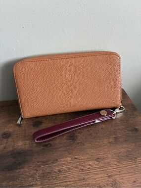 Thirty-One All About the Benjamins Wallet in Caramel with Wristlet Strap